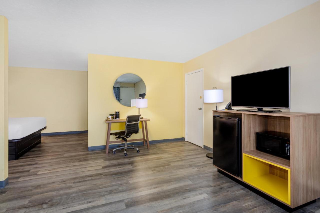 Days Inn & Suites By Wyndham Clovis Exterior foto