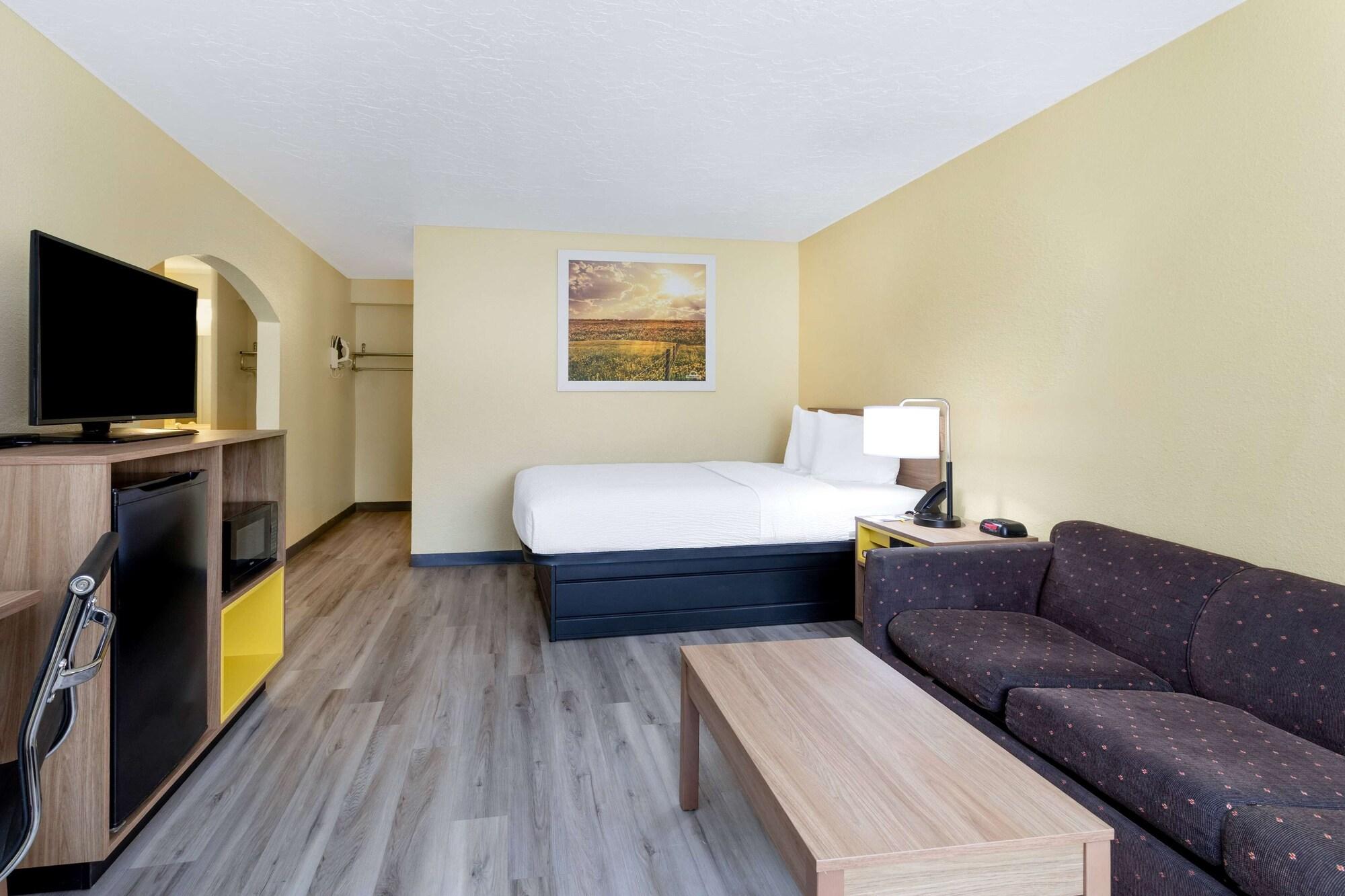 Days Inn & Suites By Wyndham Clovis Exterior foto