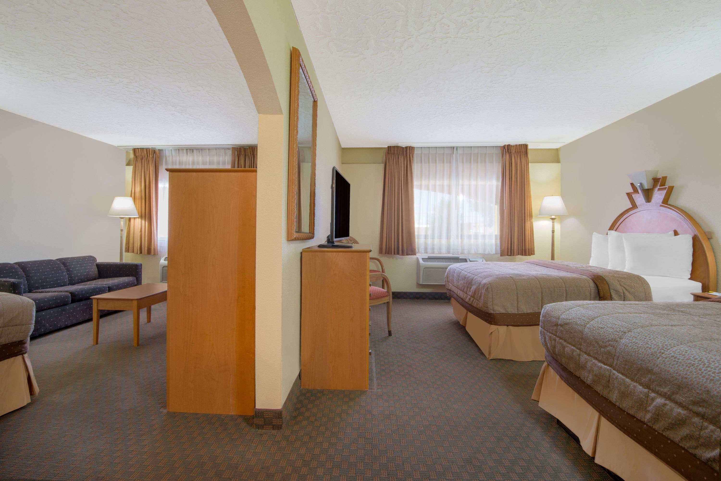 Days Inn & Suites By Wyndham Clovis Exterior foto