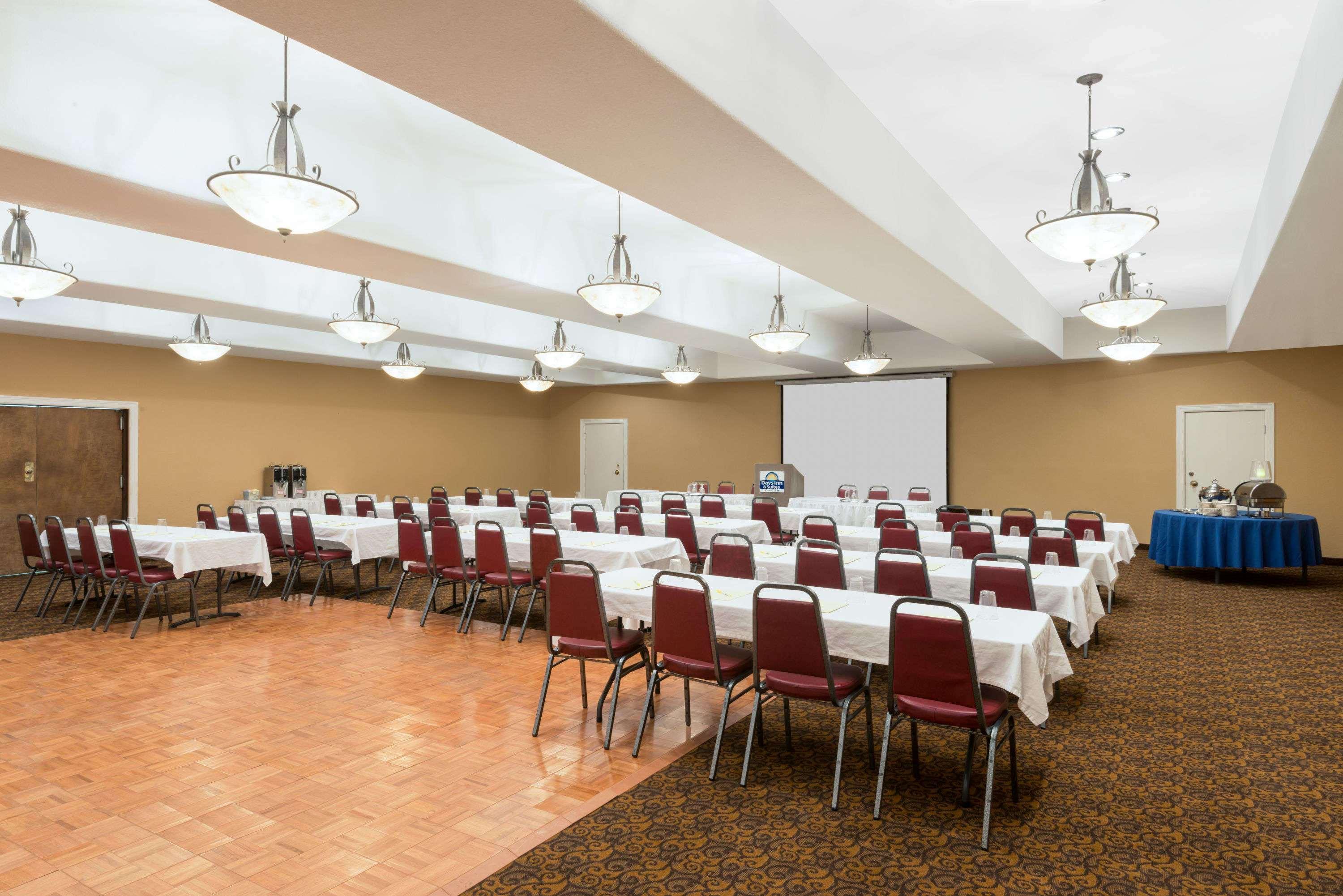 Days Inn & Suites By Wyndham Clovis Exterior foto