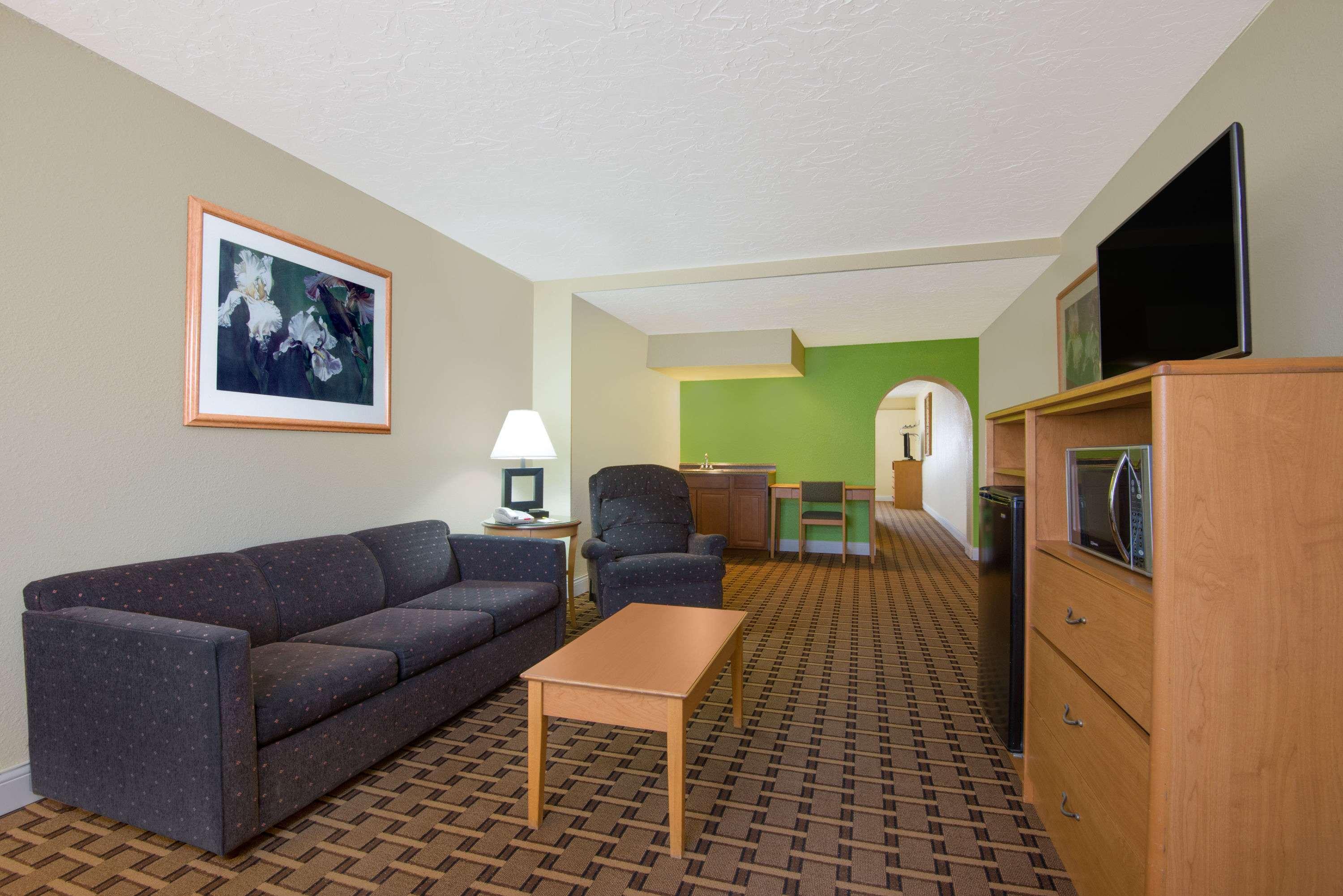 Days Inn & Suites By Wyndham Clovis Exterior foto